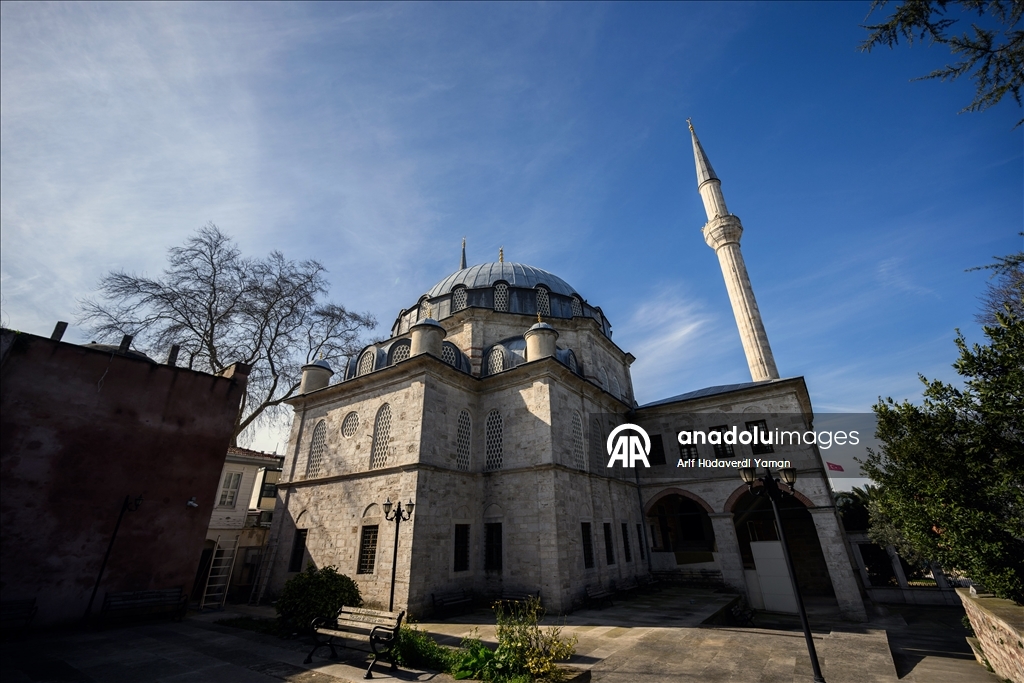 جامع "بكلربكي".. تحفة عثمانية تعانق البوسفور في إسطنبول