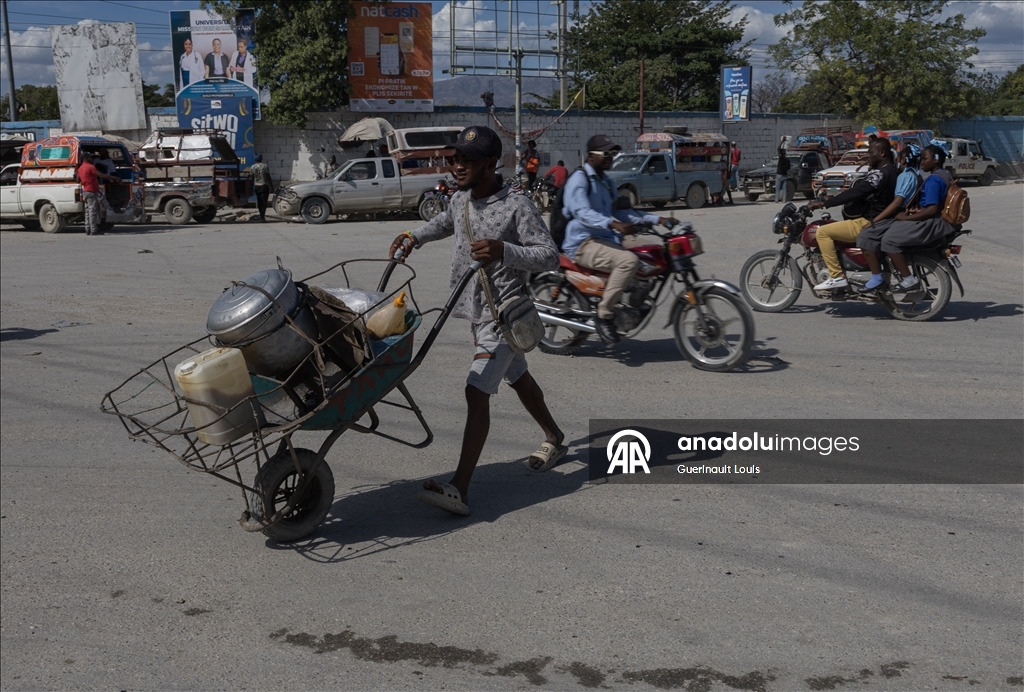 Несмотря на растущие проблемы с безопасностью в Гаити, повседневная жизнь идет своим чередом
