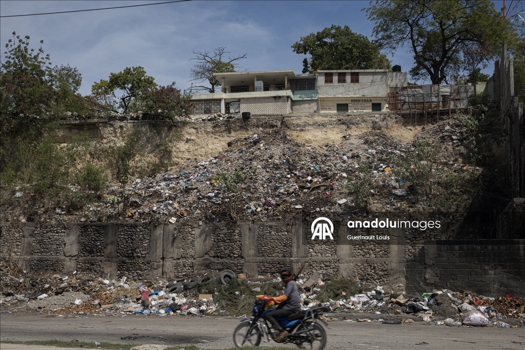 Несмотря на растущие проблемы с безопасностью в Гаити, повседневная жизнь идет своим чередом