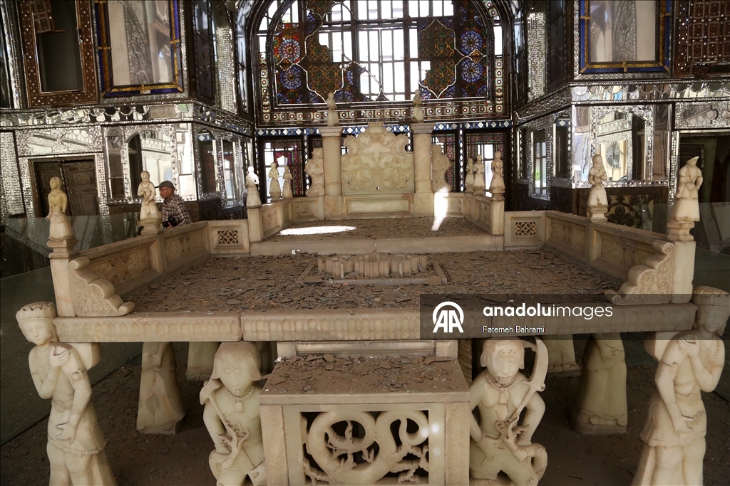 طهران.. الأناضول توثق الدمار في "قصر غولستان" التاريخي