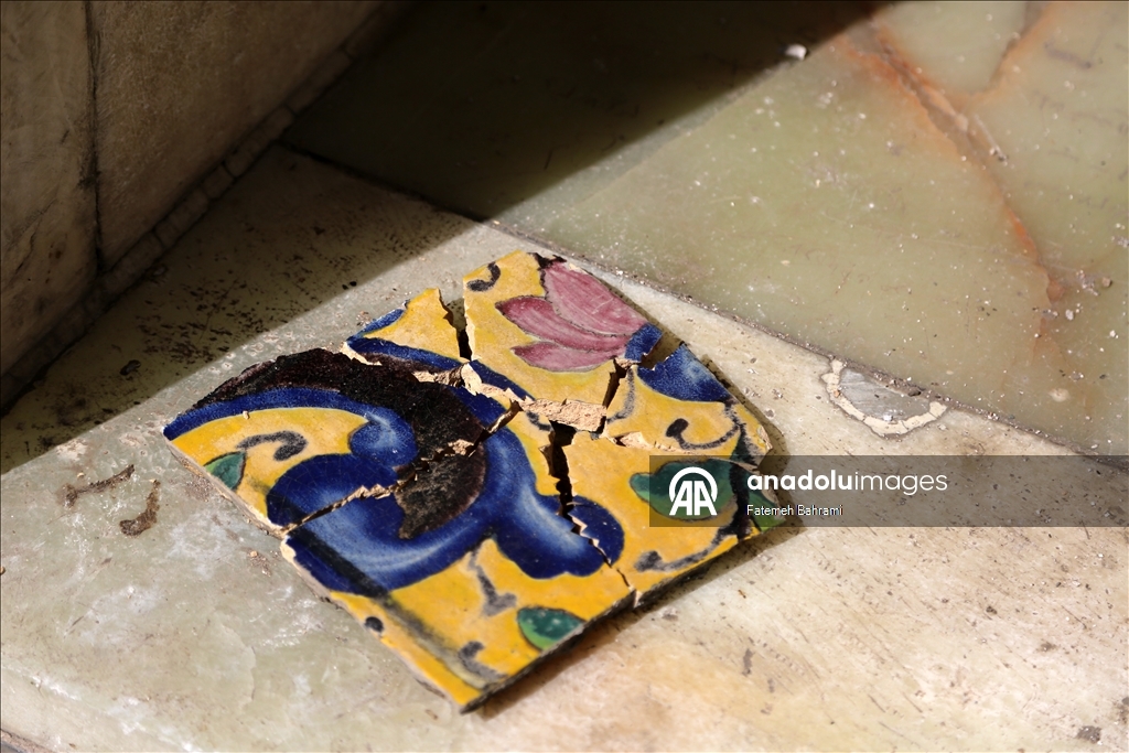 طهران.. الأناضول توثق الدمار في "قصر غولستان" التاريخي