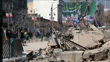 AA ekibi, ABD-İsrail saldırısında hedef alınan İnkilap Meydanı'nı görüntüledi