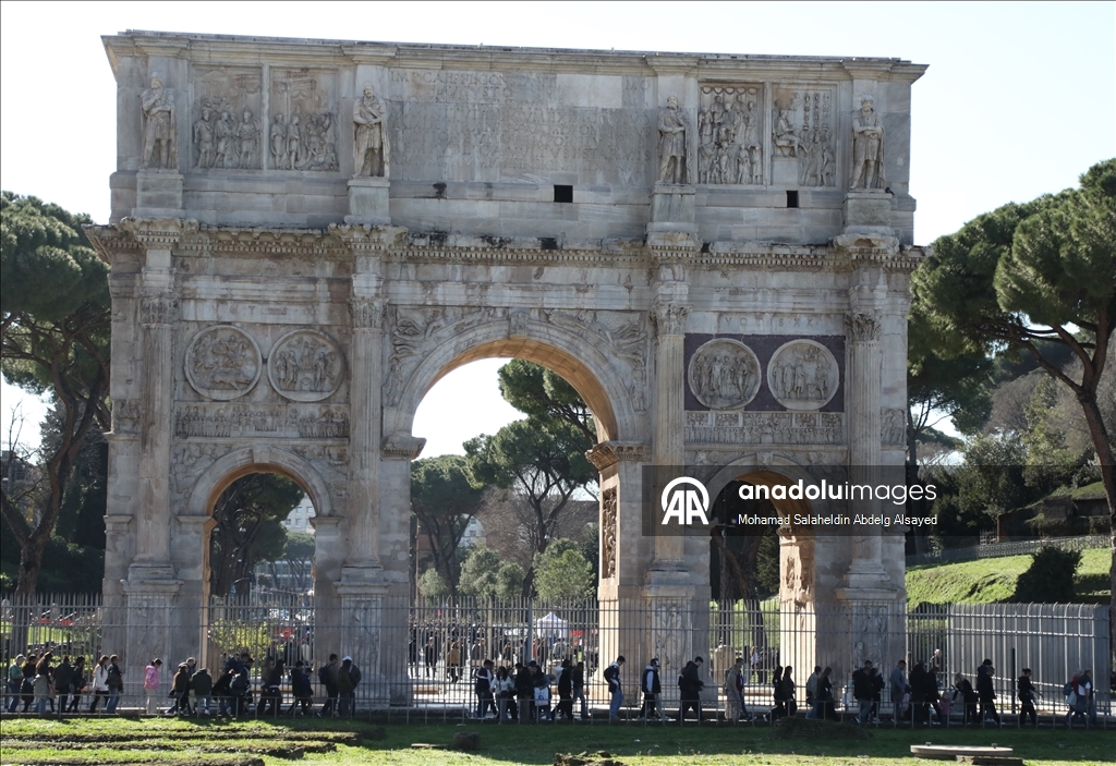 Roma’nın simge yapıları ziyaretçilerin ilgisini çekiyor