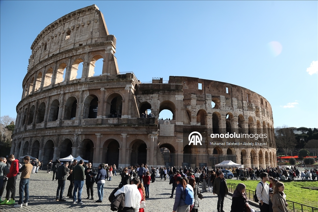 Roma’nın simge yapıları ziyaretçilerin ilgisini çekiyor