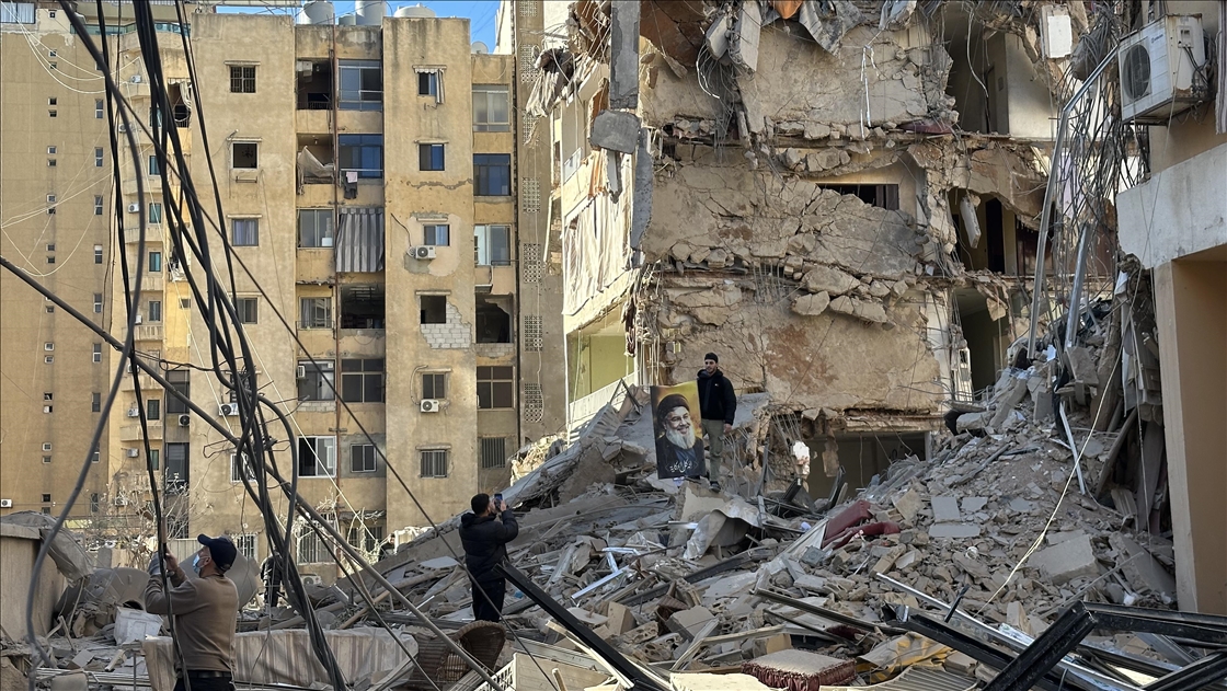 İsrail'in, Beyrut'un Dahiye bölgesine düzenlediği saldırılarda çok sayıda binada hasar oluştu