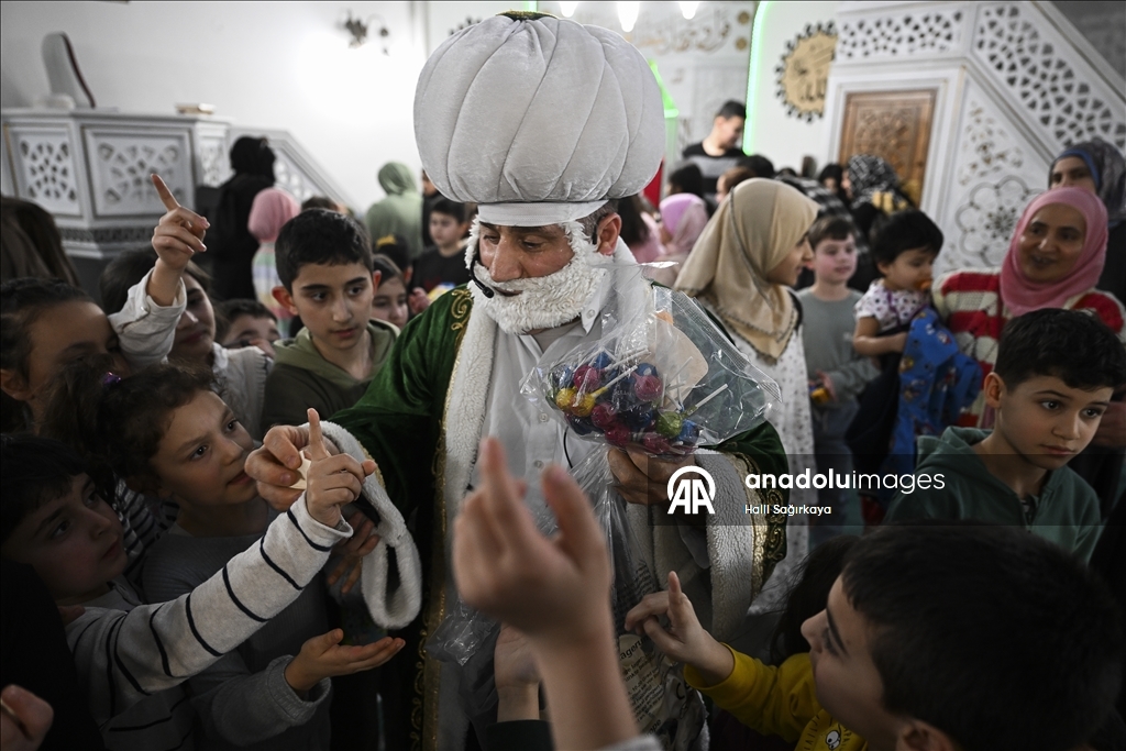 В Берлине традиции Рамазана сохраняют с помощью театров Насреддина Ходжи и теней