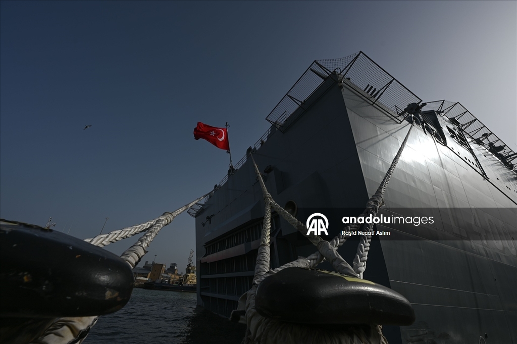 İngiltere'nin Southampton Limanı'na demirleyen TCG Anadolu gemisinde, Türk savunma sanayisi tanıtıldı