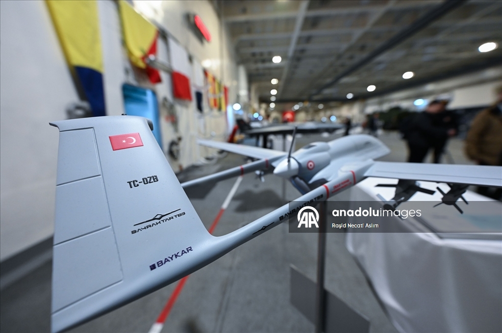 İngiltere'nin Southampton Limanı'na demirleyen TCG Anadolu gemisinde, Türk savunma sanayisi tanıtıldı