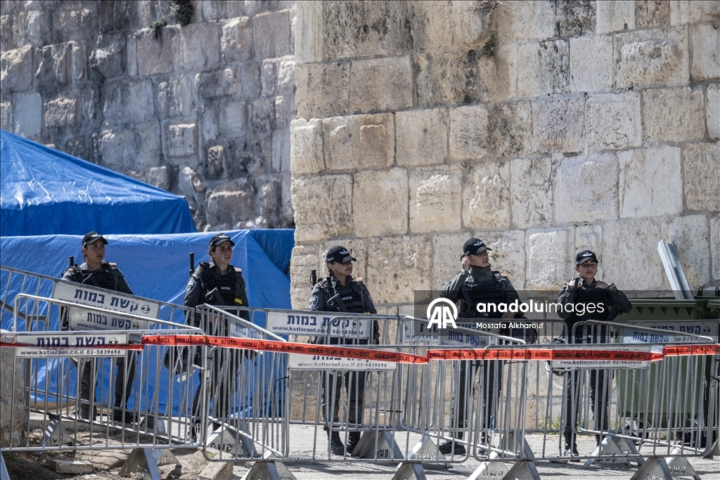 İsrail, Filistinlilerin Mescid-i Aksa'da cuma namazı kılmasına izin vermeyecek