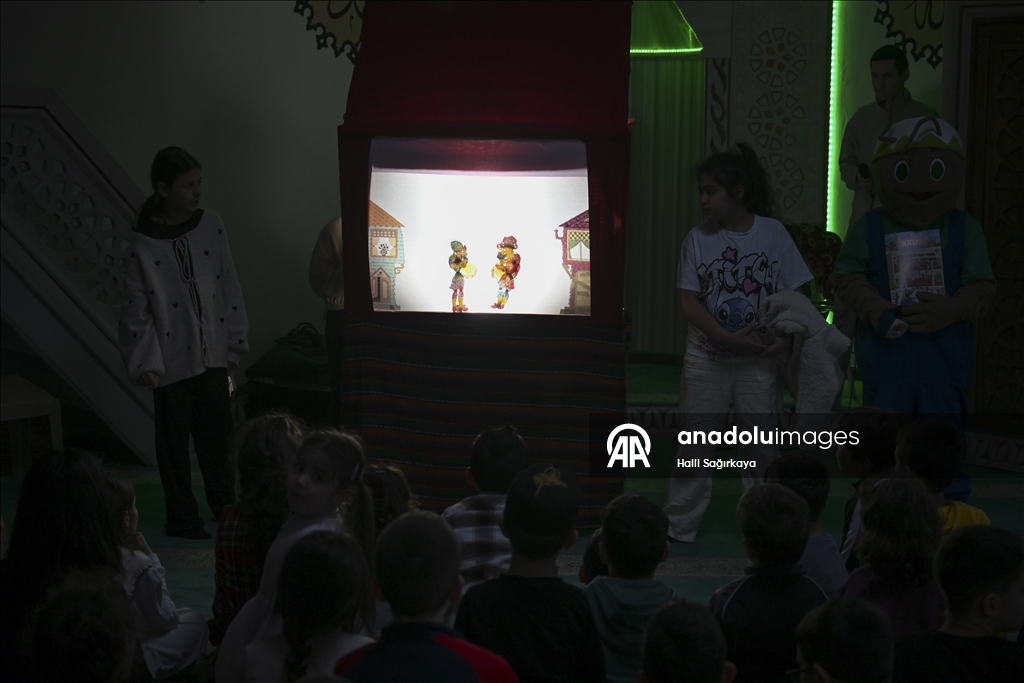 В Берлине традиции Рамазана сохраняют с помощью театров Насреддина Ходжи и теней