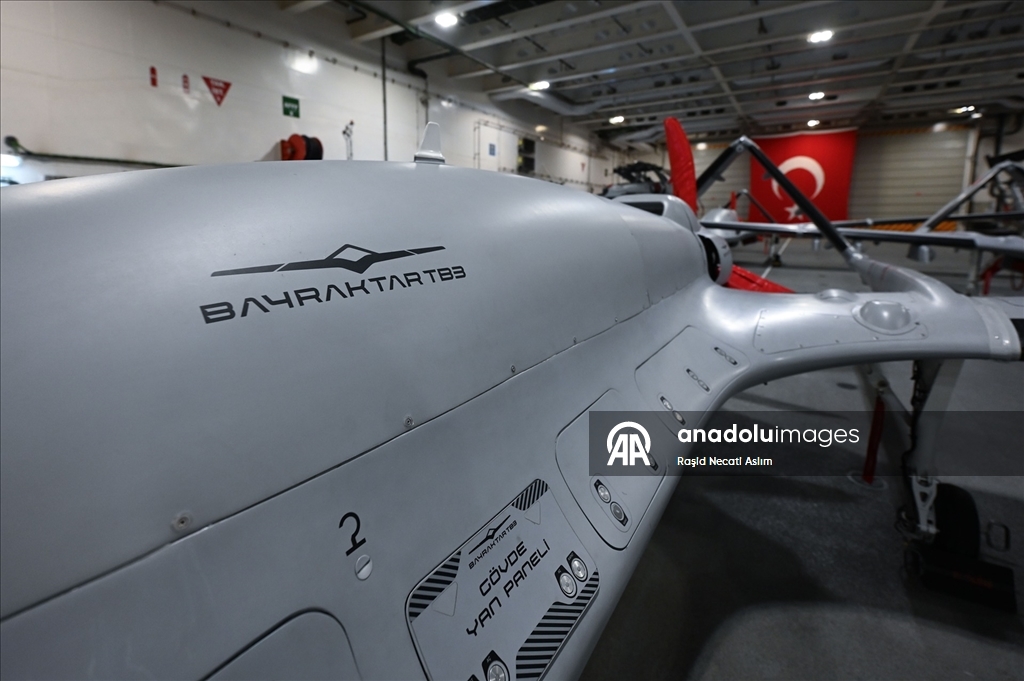 İngiltere'nin Southampton Limanı'na demirleyen TCG Anadolu gemisinde, Türk savunma sanayisi tanıtıldı