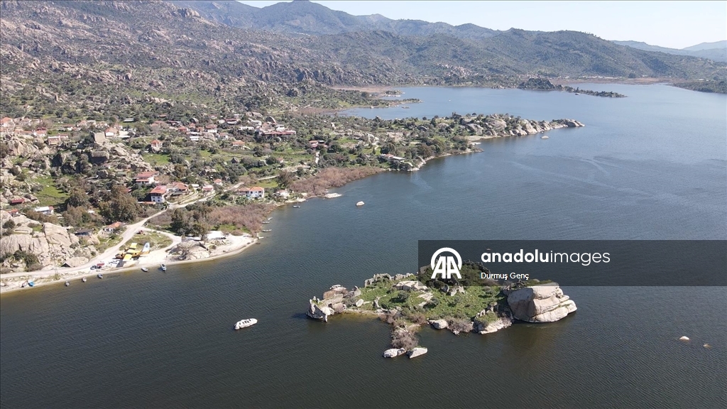 Son yağışlarla su seviyesi yükselen Bafa Gölü'nde balık çoğaldı