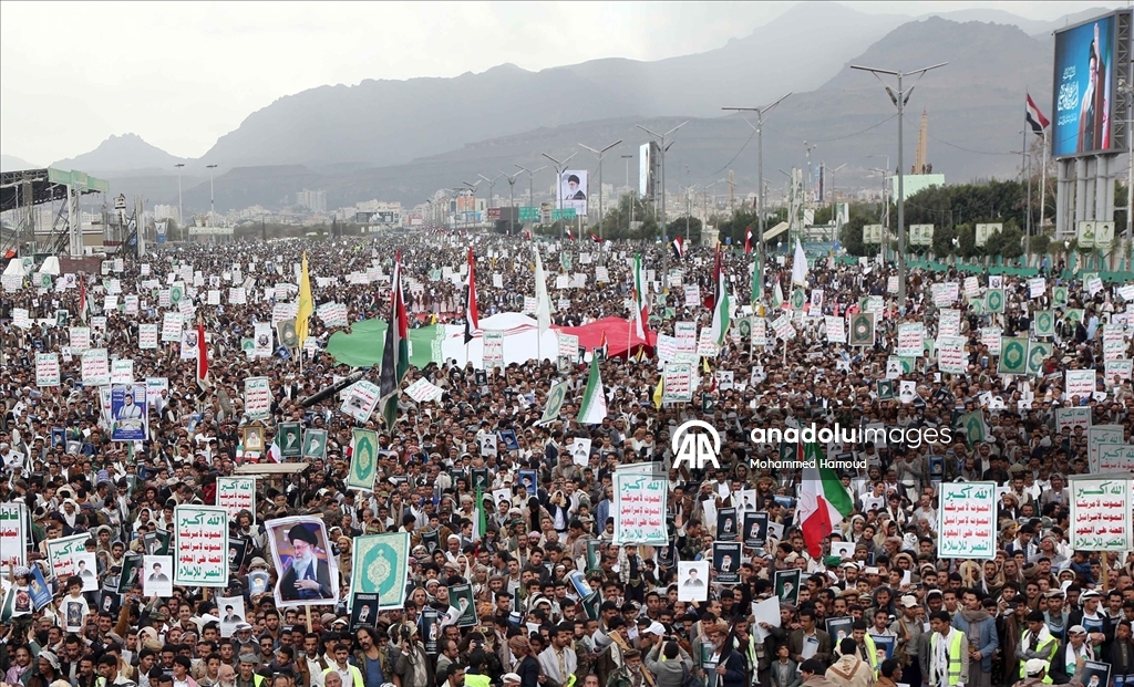 Yemen'deki Husiler, ABD ve İsrail'in İran'a yönelik saldırıları protesto etti