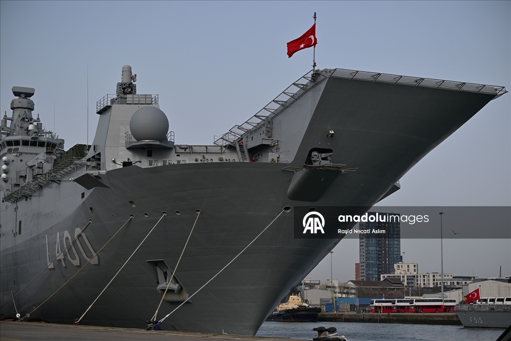 İngiltere'nin Southampton Limanı'na demirleyen TCG Anadolu gemisinde, Türk savunma sanayisi tanıtıldı