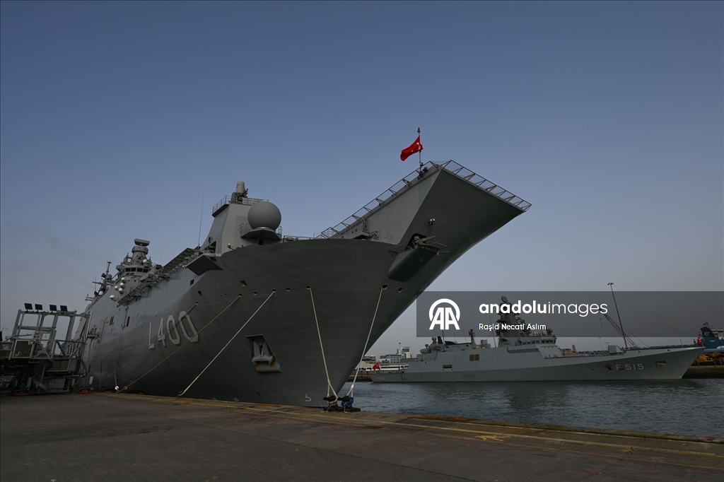 İngiltere'nin Southampton Limanı'na demirleyen TCG Anadolu gemisinde, Türk savunma sanayisi tanıtıldı