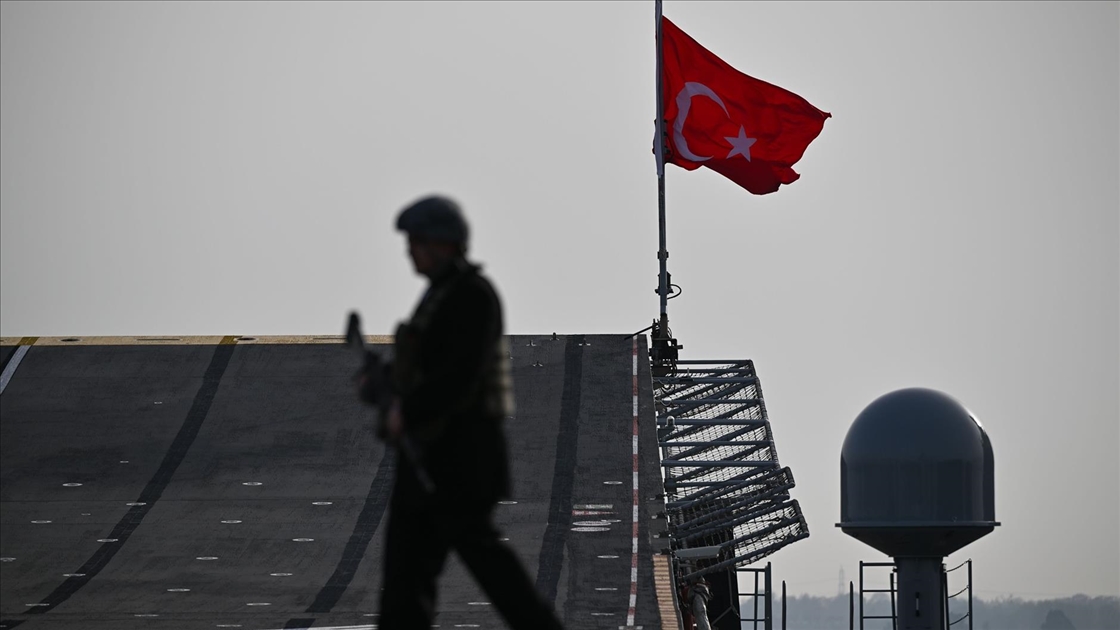 İngiltere'nin Southampton Limanı'na demirleyen TCG Anadolu gemisinde Türk savunma sanayisi tanıtıldı