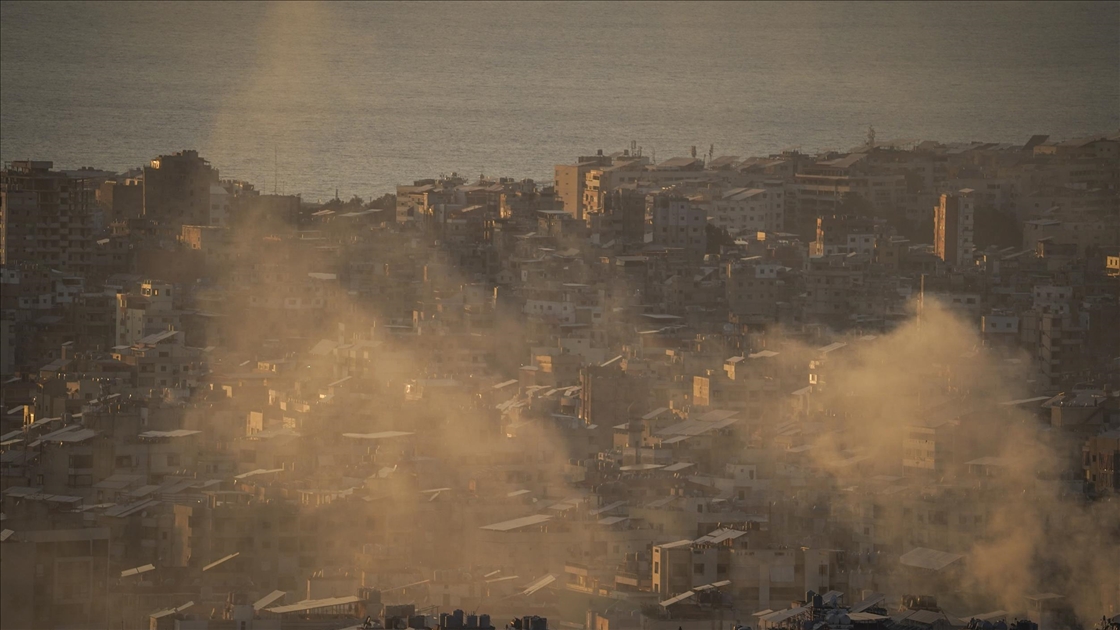 İsrail ordusu zorla göç emri yayımladığı Lübnan'ın başkenti Beyrut'un Dahiye bölgesini bombaladı