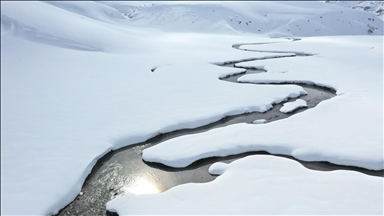Ağrı'da karla kaplı menderesler havadan görüntülendi