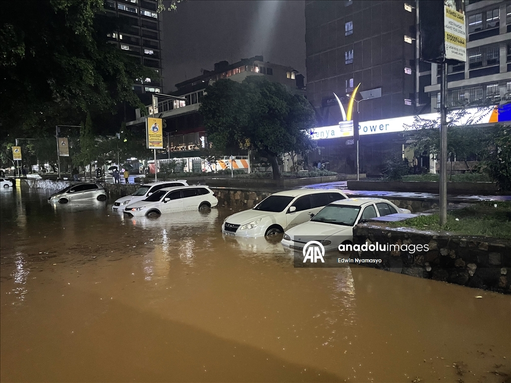 Мощные ливни негативно повлияли на повседневную жизнь в Кении