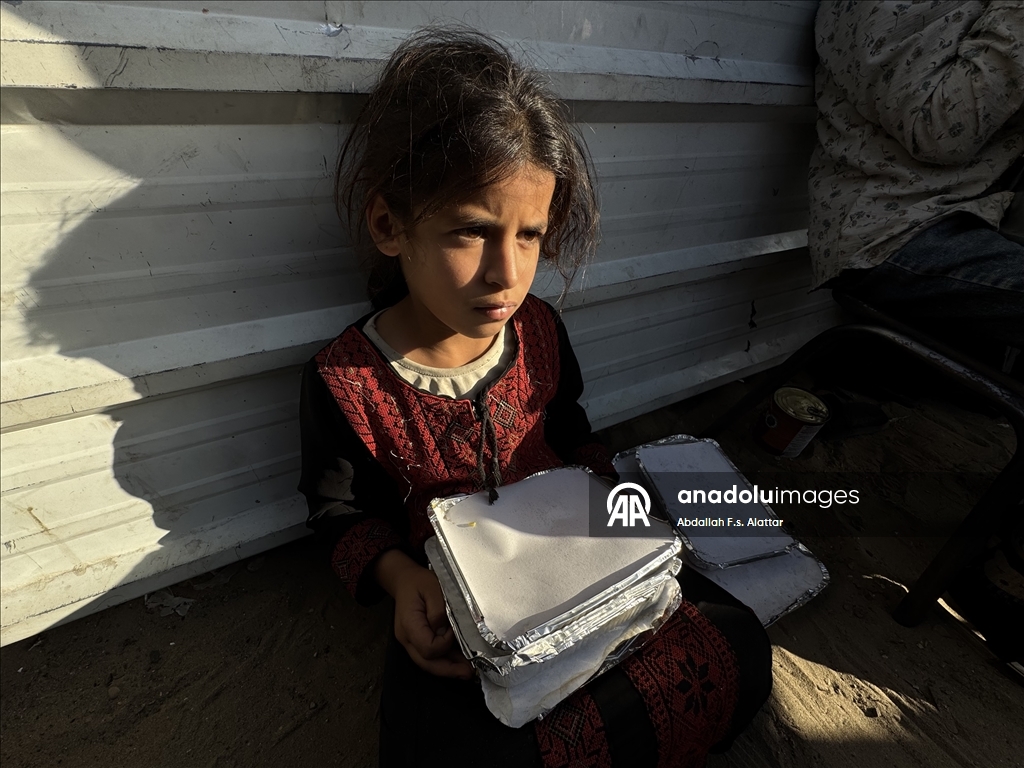 В Газе организована раздача горячей пищи для перемещенных лиц