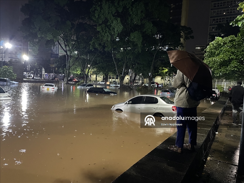 Мощные ливни негативно повлияли на повседневную жизнь в Кении
