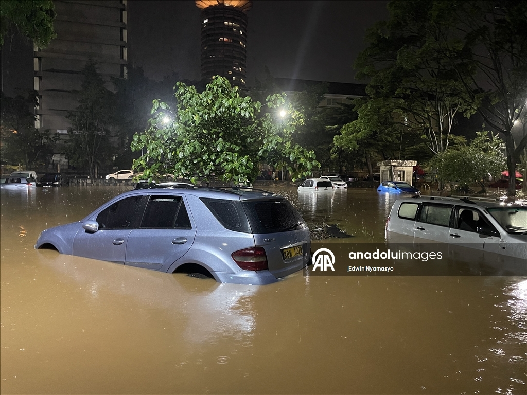 Мощные ливни негативно повлияли на повседневную жизнь в Кении
