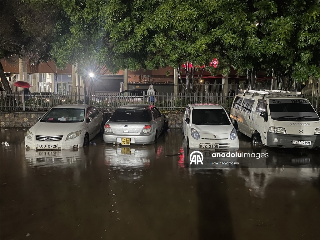 Мощные ливни негативно повлияли на повседневную жизнь в Кении