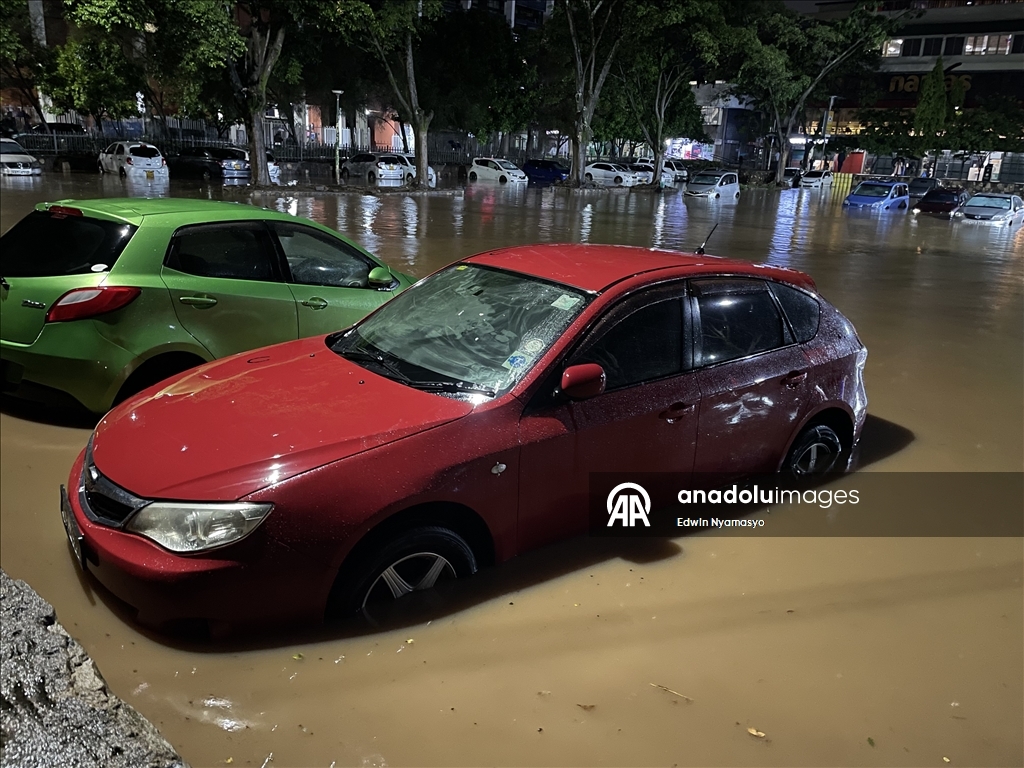 Мощные ливни негативно повлияли на повседневную жизнь в Кении
