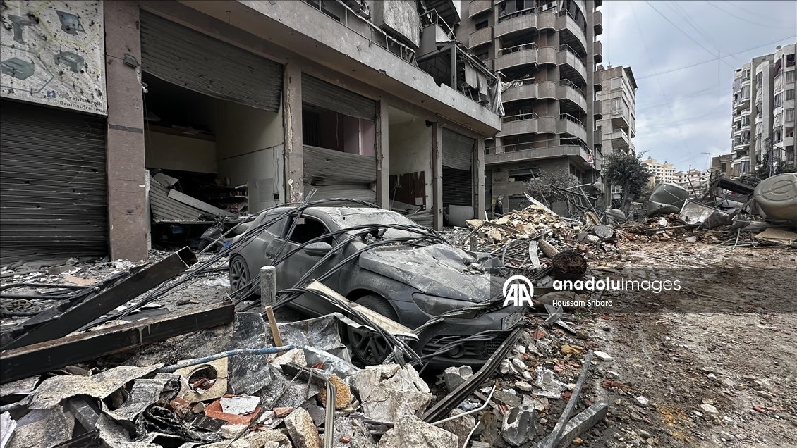 İsrail'in, Beyrut'un Dahiye bölgesine düzenlediği saldırılarda çok sayıda binada hasar oluştu