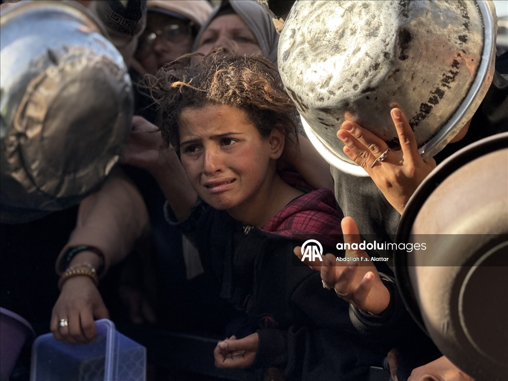 В Газе организована раздача горячей пищи для перемещенных лиц