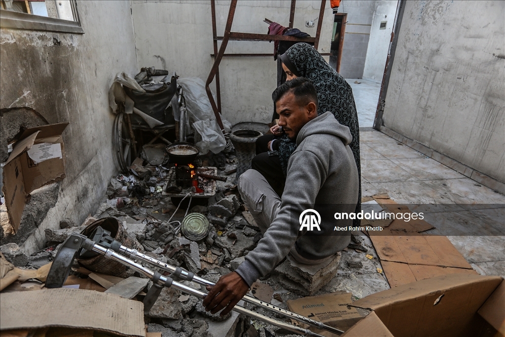 İsrail saldırılarında sağ bacağını kaybeden Filistinli Al-Faqawi, zor şartlar altında yaşam mücadelesi veriyor