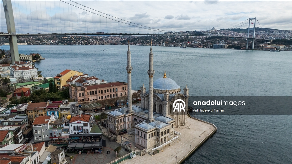 مسجد "أورطا كوي".. لؤلؤة البوسفور وفخامة العمارة العثمانية