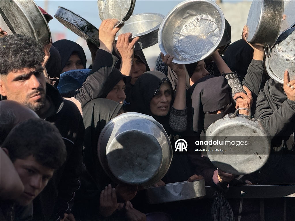 В Газе организована раздача горячей пищи для перемещенных лиц