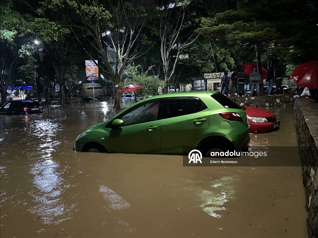 Мощные ливни негативно повлияли на повседневную жизнь в Кении