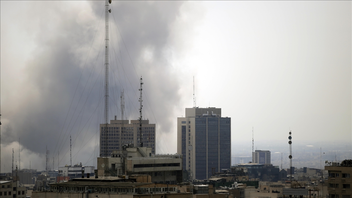 İran'ın başkenti Tahran'da çok sayıda yeni patlama meydana geldi