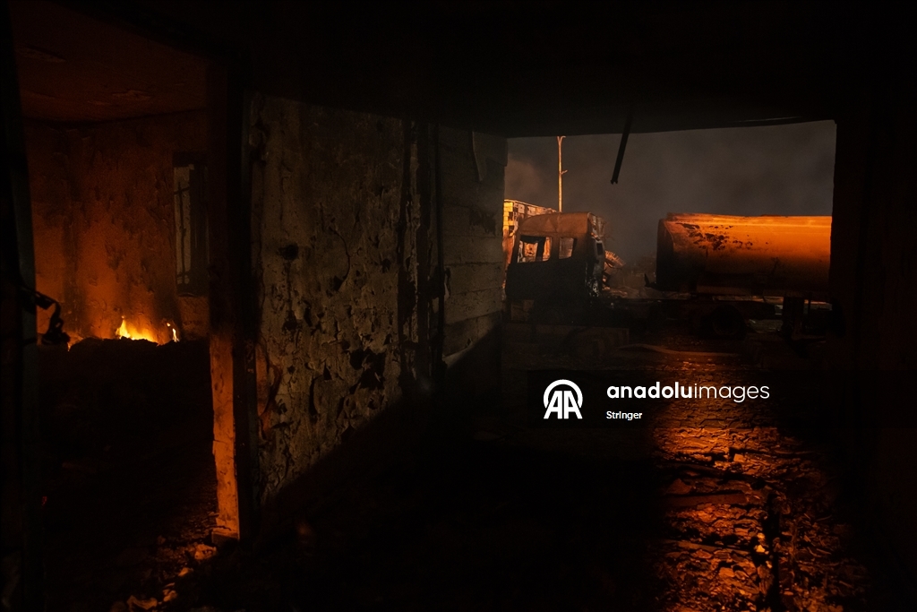 ABD ve İsrail'in hedef aldığı Tahran’daki Şehran petrol deposunda yangın çıktı