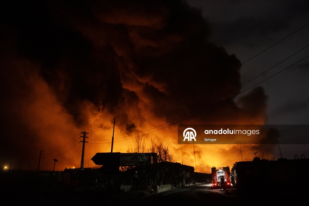 ABD ve İsrail'in hedef aldığı Tahran’daki Şehran petrol deposunda yangın çıktı