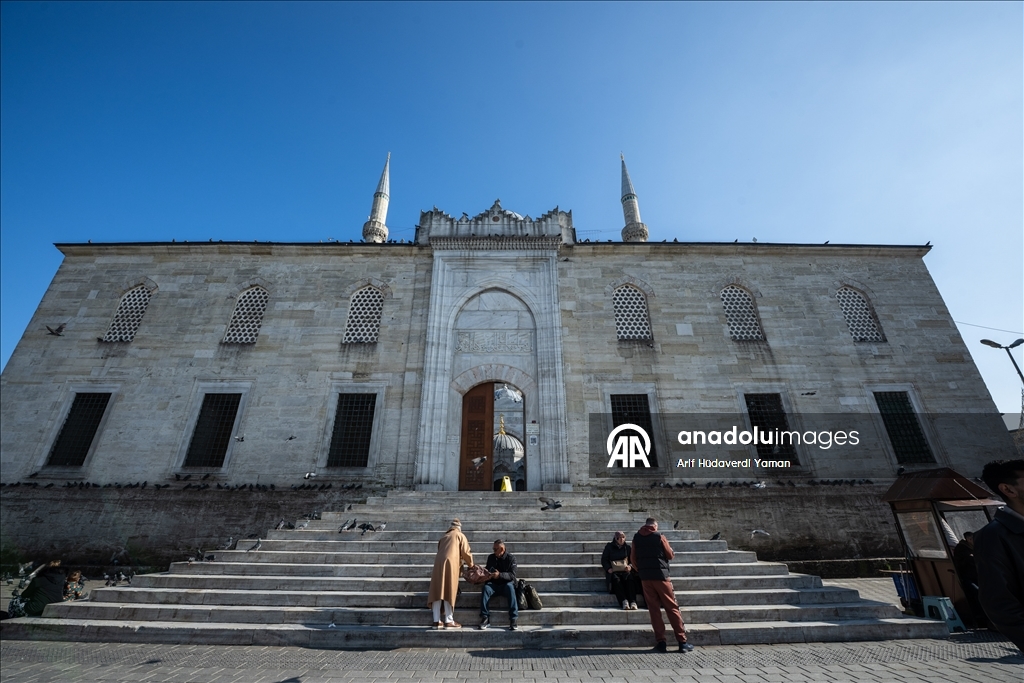 İSTANBUL'UN SELATİN CAMİLERİ - 67 yıllık inşa süreciyle bilinen Eminönü'nün simgesi Yeni Cami