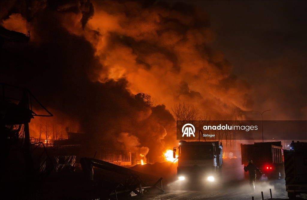 ABD ve İsrail'in hedef aldığı Tahran’daki Şehran petrol deposunda yangın çıktı