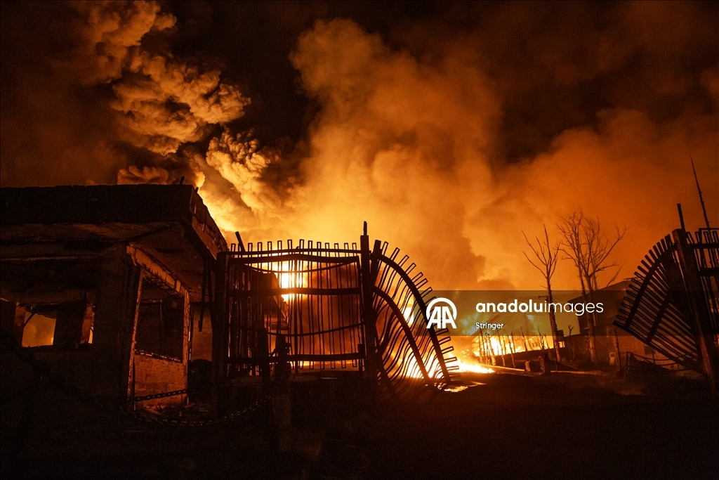 ABD ve İsrail'in hedef aldığı Tahran’daki Şehran petrol deposunda yangın çıktı