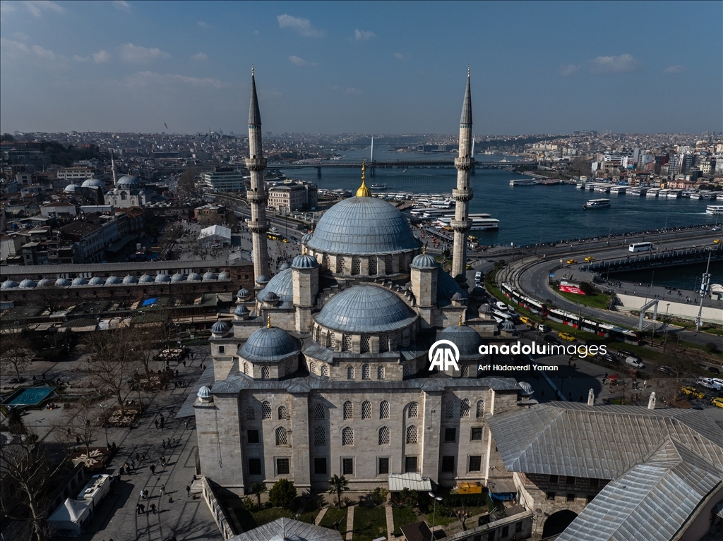 İSTANBUL'UN SELATİN CAMİLERİ - 67 yıllık inşa süreciyle bilinen Eminönü'nün simgesi Yeni Cami