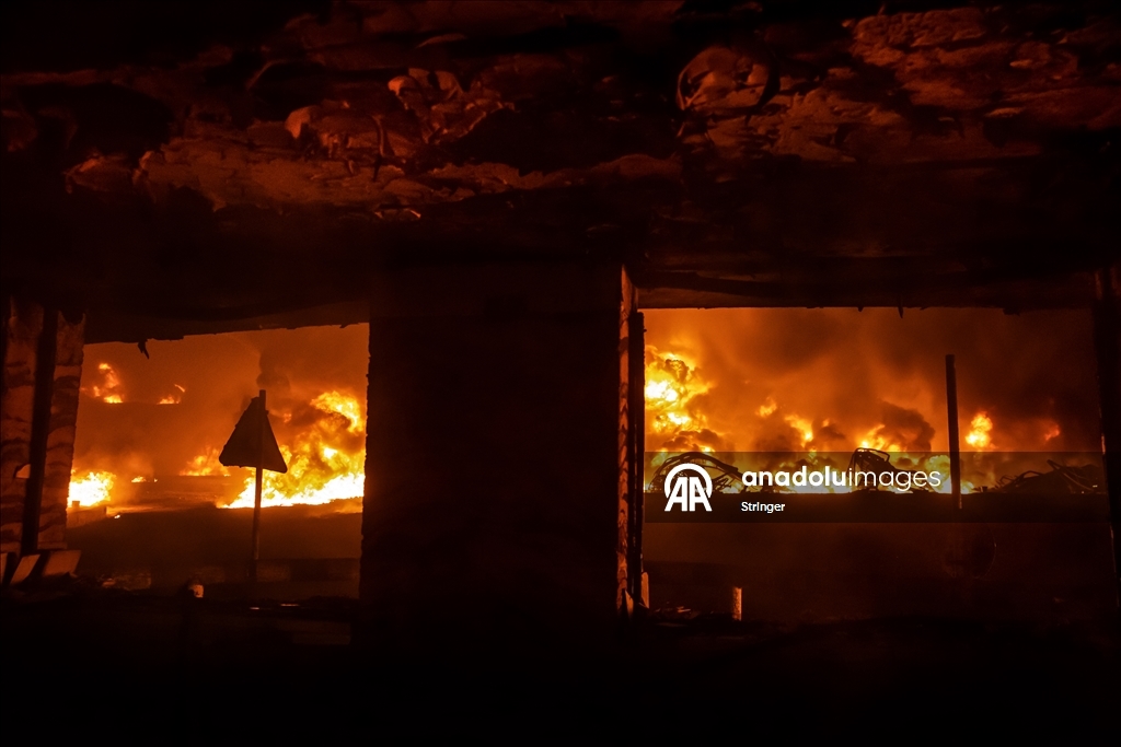 ABD ve İsrail'in hedef aldığı Tahran’daki Şehran petrol deposunda yangın çıktı