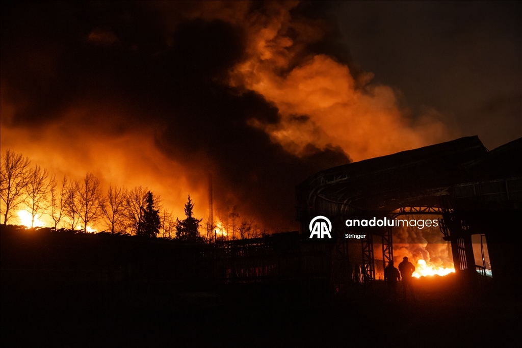 ABD ve İsrail'in hedef aldığı Tahran’daki Şehran petrol deposunda yangın çıktı
