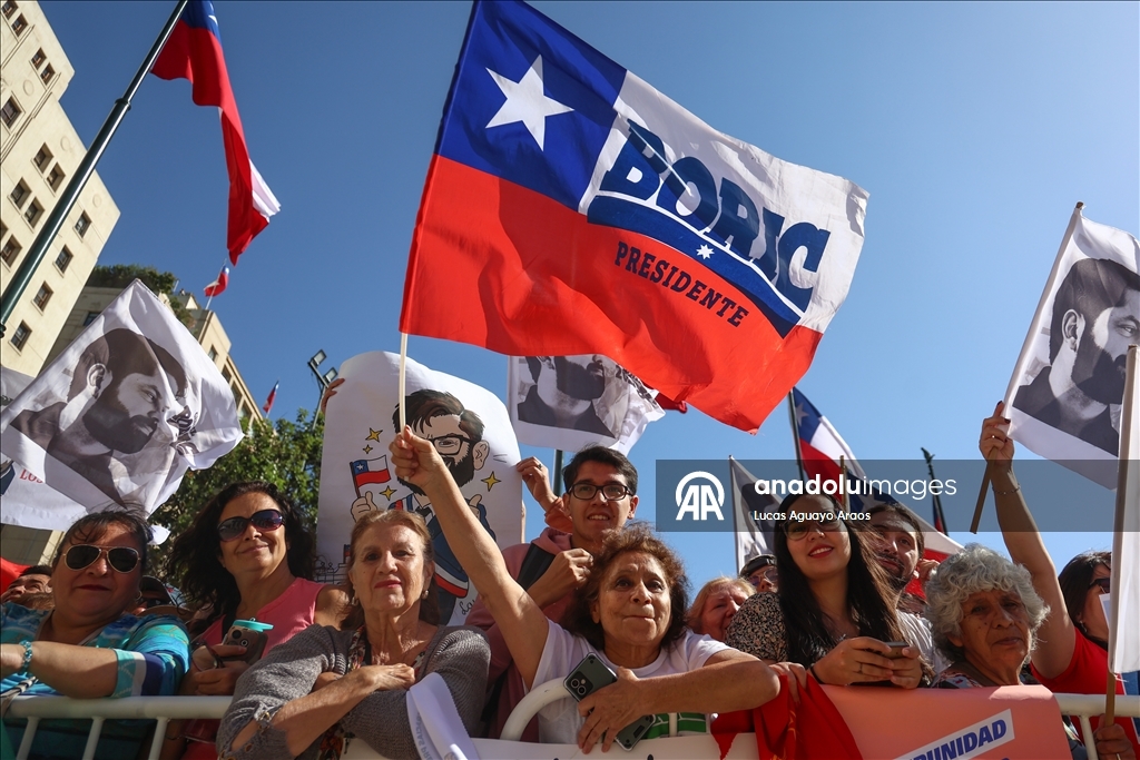 Президент Чили Габриэль Борич попрощался с тысячами сторонников перед передачей полномочий