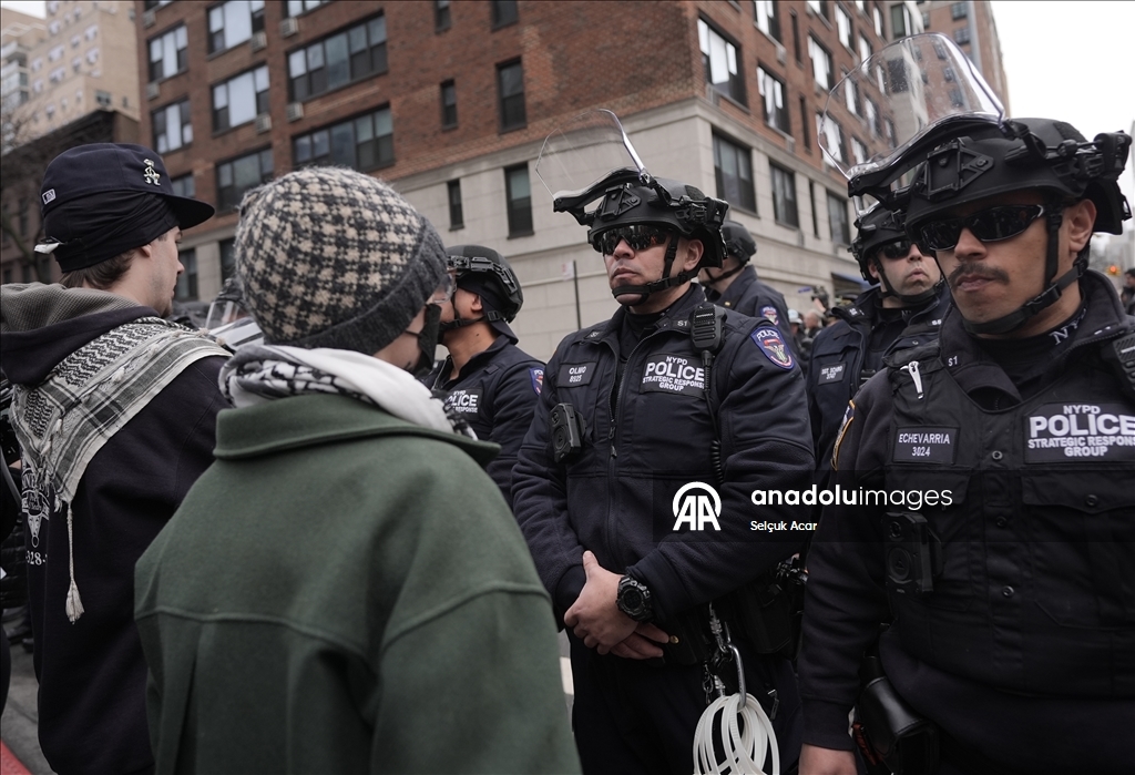 На антимусульманской акции протеста в Нью-Йорке применили дымовую шашку