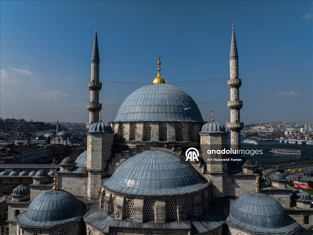 İSTANBUL'UN SELATİN CAMİLERİ - 67 yıllık inşa süreciyle bilinen Eminönü'nün simgesi Yeni Cami