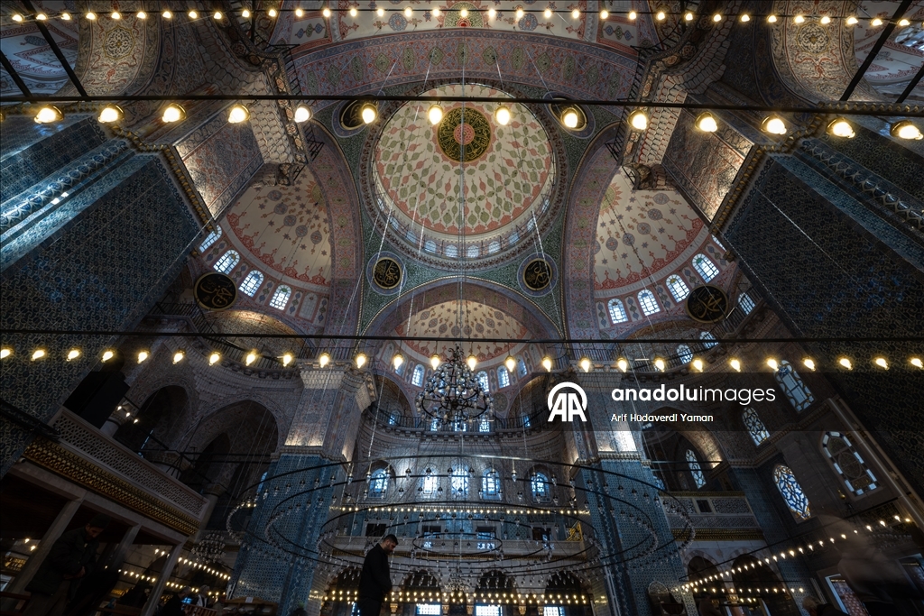 İSTANBUL'UN SELATİN CAMİLERİ - 67 yıllık inşa süreciyle bilinen Eminönü'nün simgesi Yeni Cami