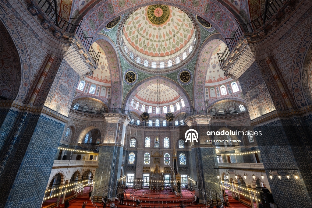 İSTANBUL'UN SELATİN CAMİLERİ - 67 yıllık inşa süreciyle bilinen Eminönü'nün simgesi Yeni Cami