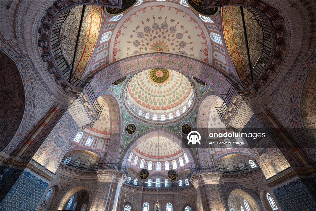 İSTANBUL'UN SELATİN CAMİLERİ - 67 yıllık inşa süreciyle bilinen Eminönü'nün simgesi Yeni Cami