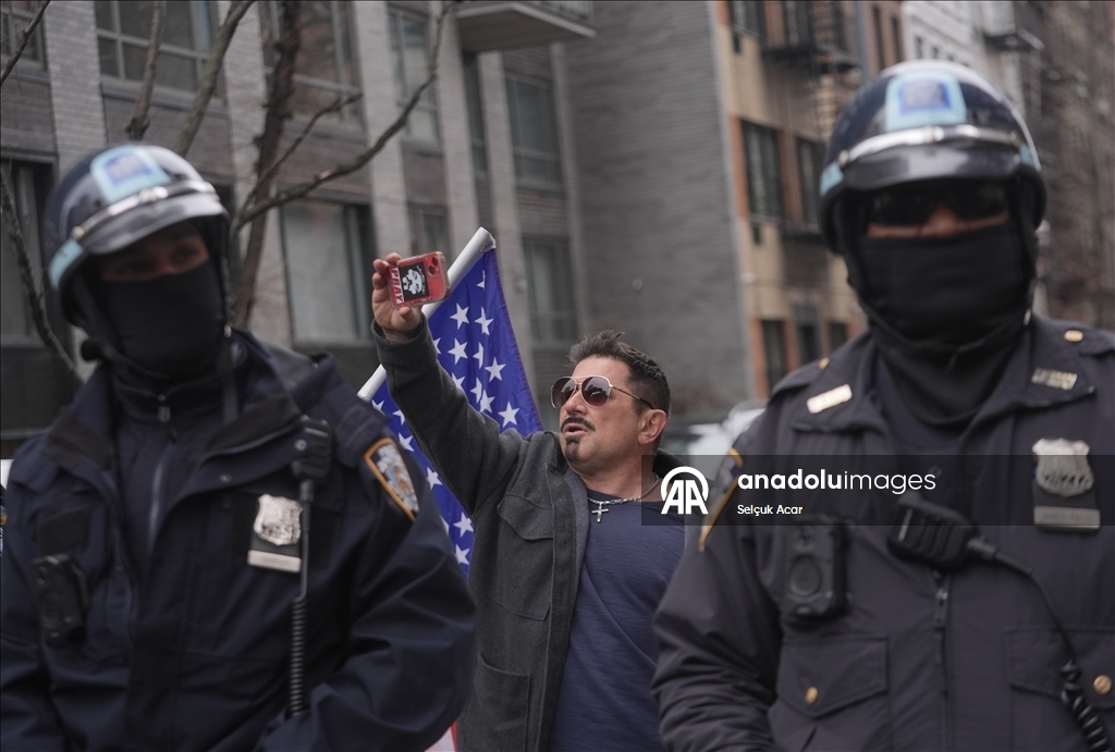 На антимусульманской акции протеста в Нью-Йорке применили дымовую шашку